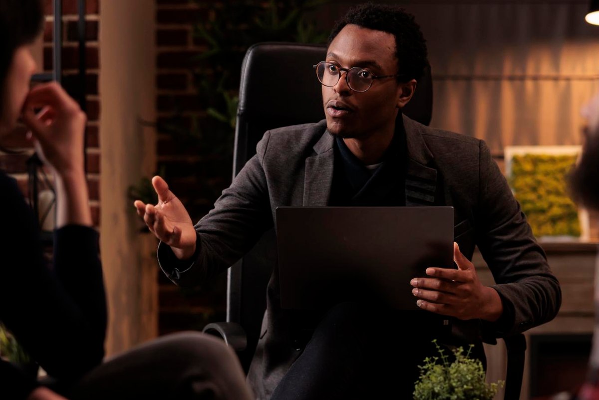 assets/mukunge-people/woc-laptop-black-shirt.jpg
